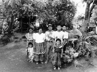 2011029802 Coche Mendoza Family Painters-San Juan La Laguna Guatemala